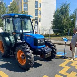 Опытный образец нового колесного трактора АГРОМАШ представлен на Форуме регионов России и Беларуси